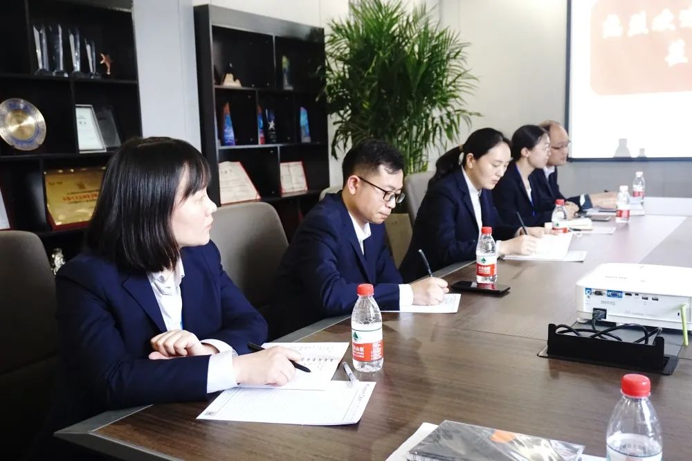 熱烈歡迎鄭州信息科技職業(yè)技術(shù)學(xué)院中專部領(lǐng)導(dǎo)蒞臨文化路校區(qū)指導(dǎo)工作
