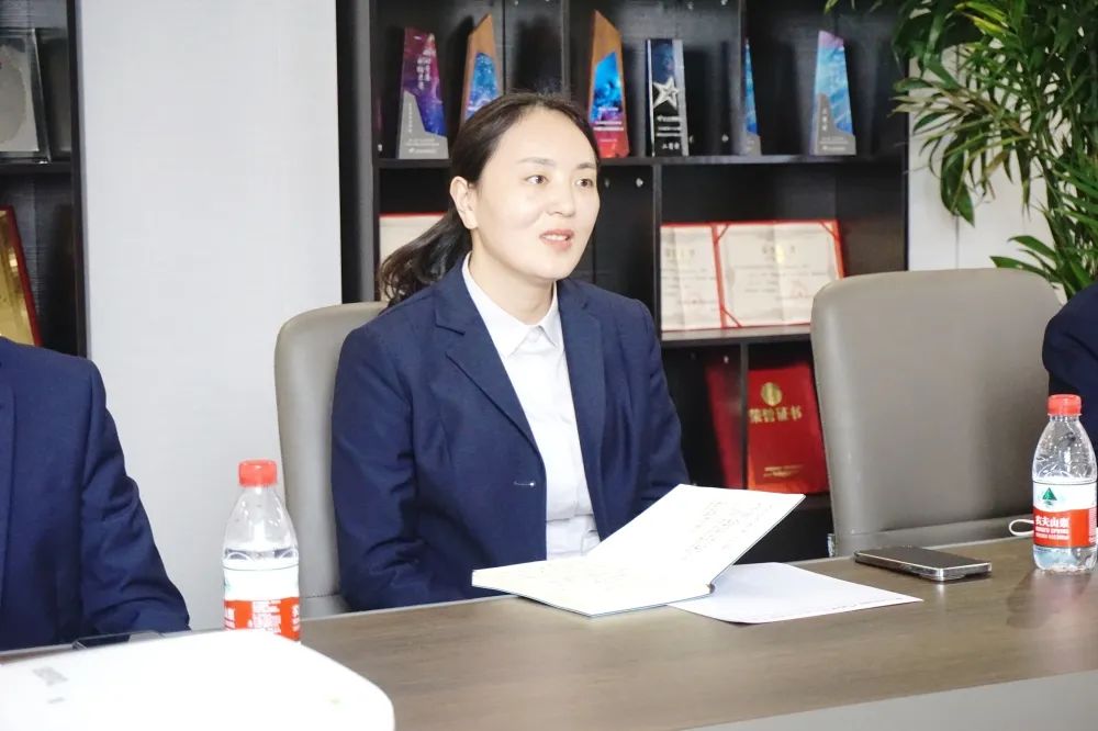 熱烈歡迎鄭州信息科技職業(yè)技術(shù)學(xué)院中專部領(lǐng)導(dǎo)蒞臨文化路校區(qū)指導(dǎo)工作